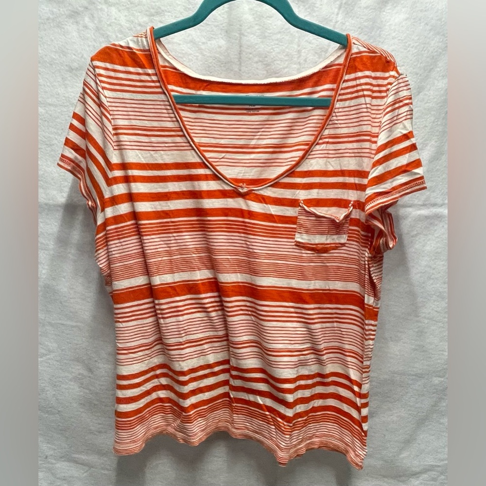 G.H. Bass & Co.short sleeved v-neck shirt
